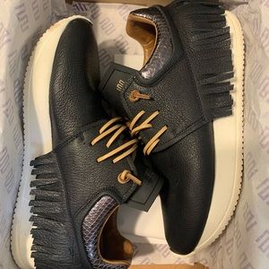 Esseutesse Black Leather Fringe Sneaker